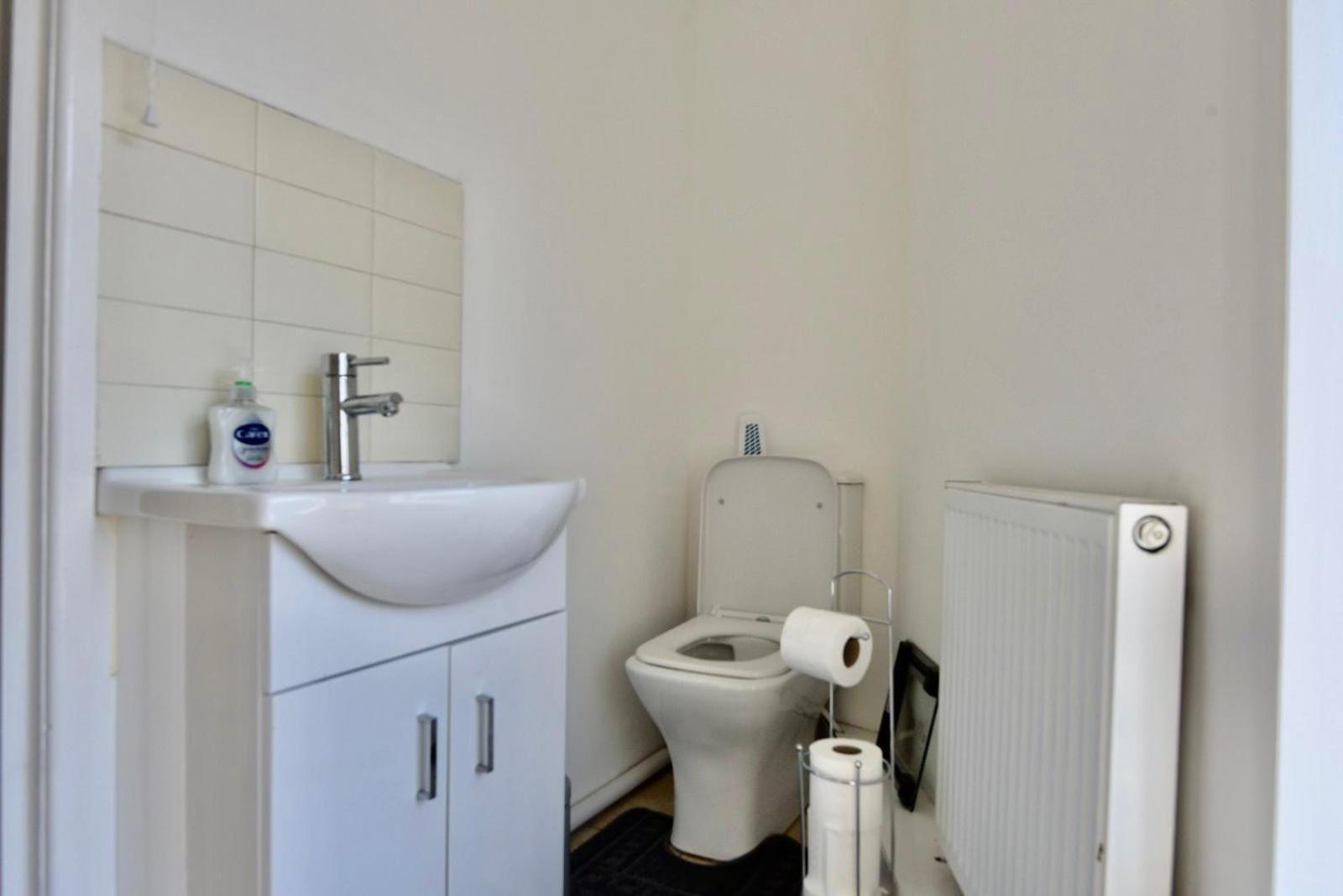 Come On In Lucas Street Newport Train Station Sleep Upto 8 빌라 외부 사진
