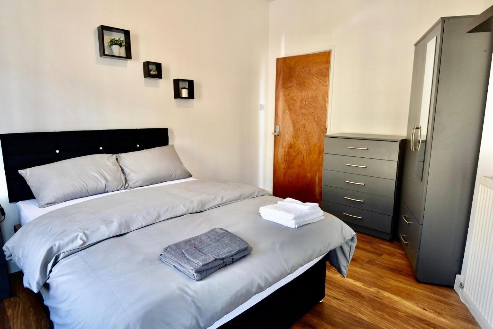 Come On In Lucas Street Newport Train Station Sleep Upto 8 빌라 객실 사진