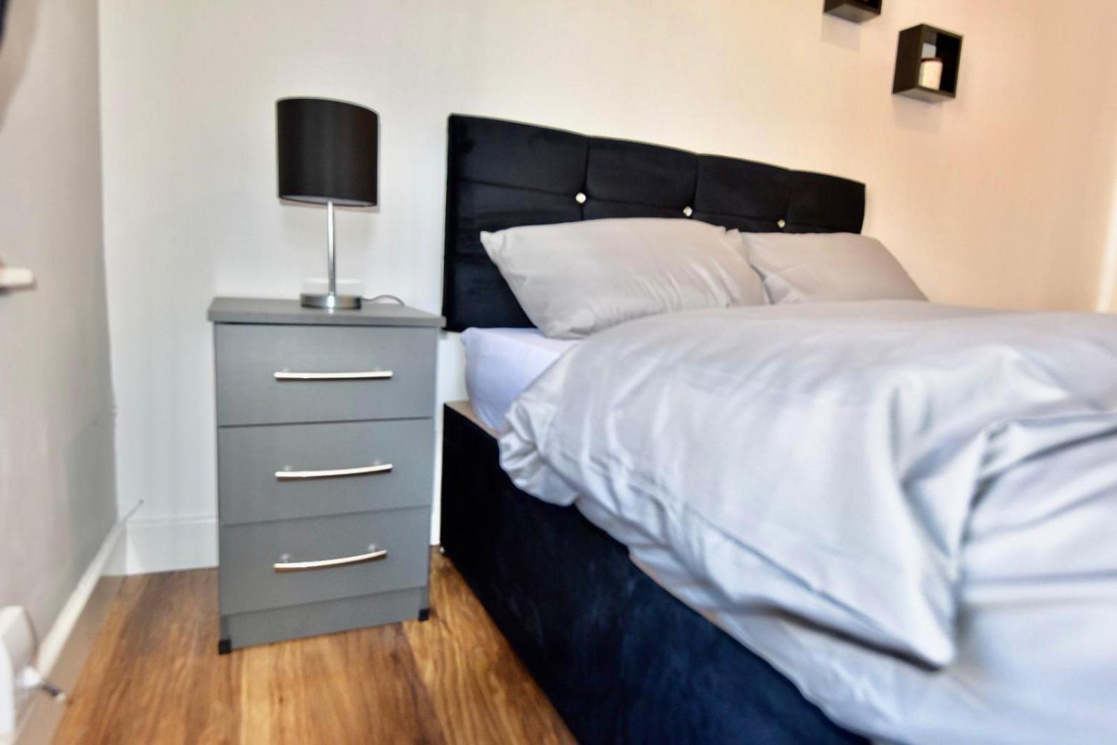 Come On In Lucas Street Newport Train Station Sleep Upto 8 빌라 객실 사진